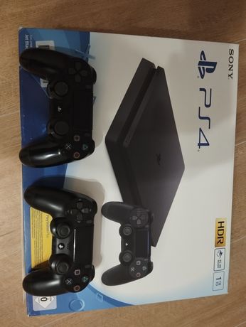 Sprzedam PlayStation 4 1 TB +2 pady