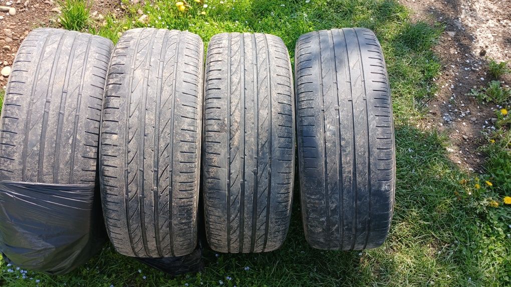Шини Bridgestone 235 55 18 літні