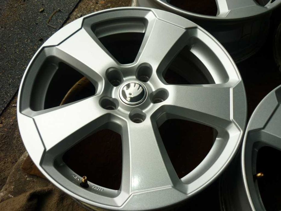 [HG] PASSAT AUDI a4 a6 7x17 MERCEDES A B C klasse OCTAVIA GOLF 5x112