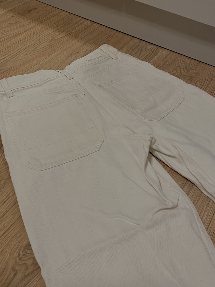 Spodnie jeansowe Bershka jak nowe rozmiar 28 białe bardzo ładne