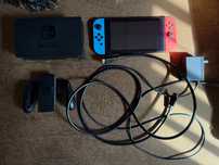Nintendo switch com vários jogos e todos os acessórios (comando extra)