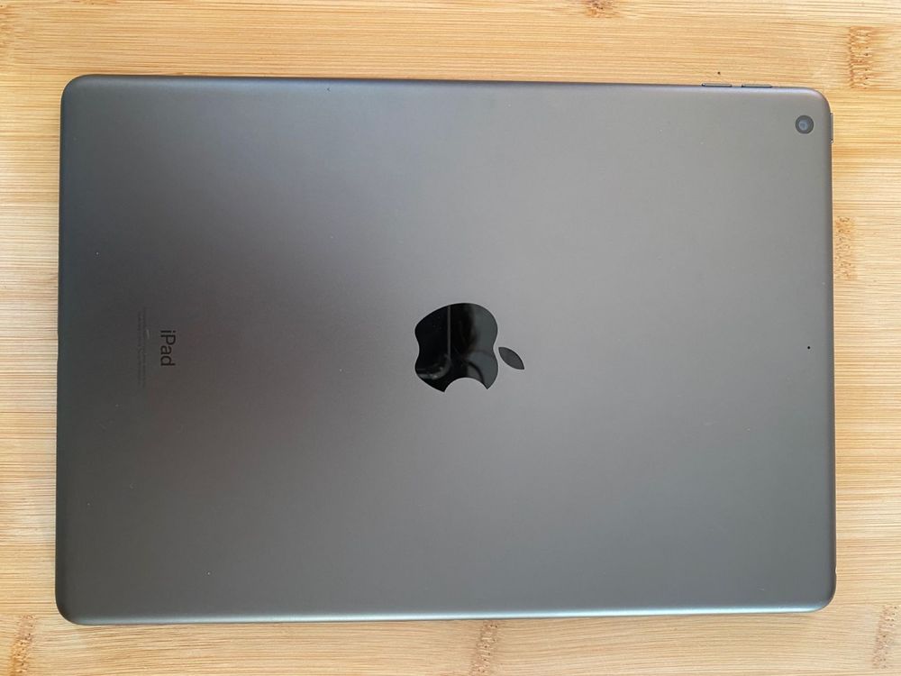 iPad 9ª Geração 64 GB (Wi‑Fi) – Cinzento Escuro + Acessórios