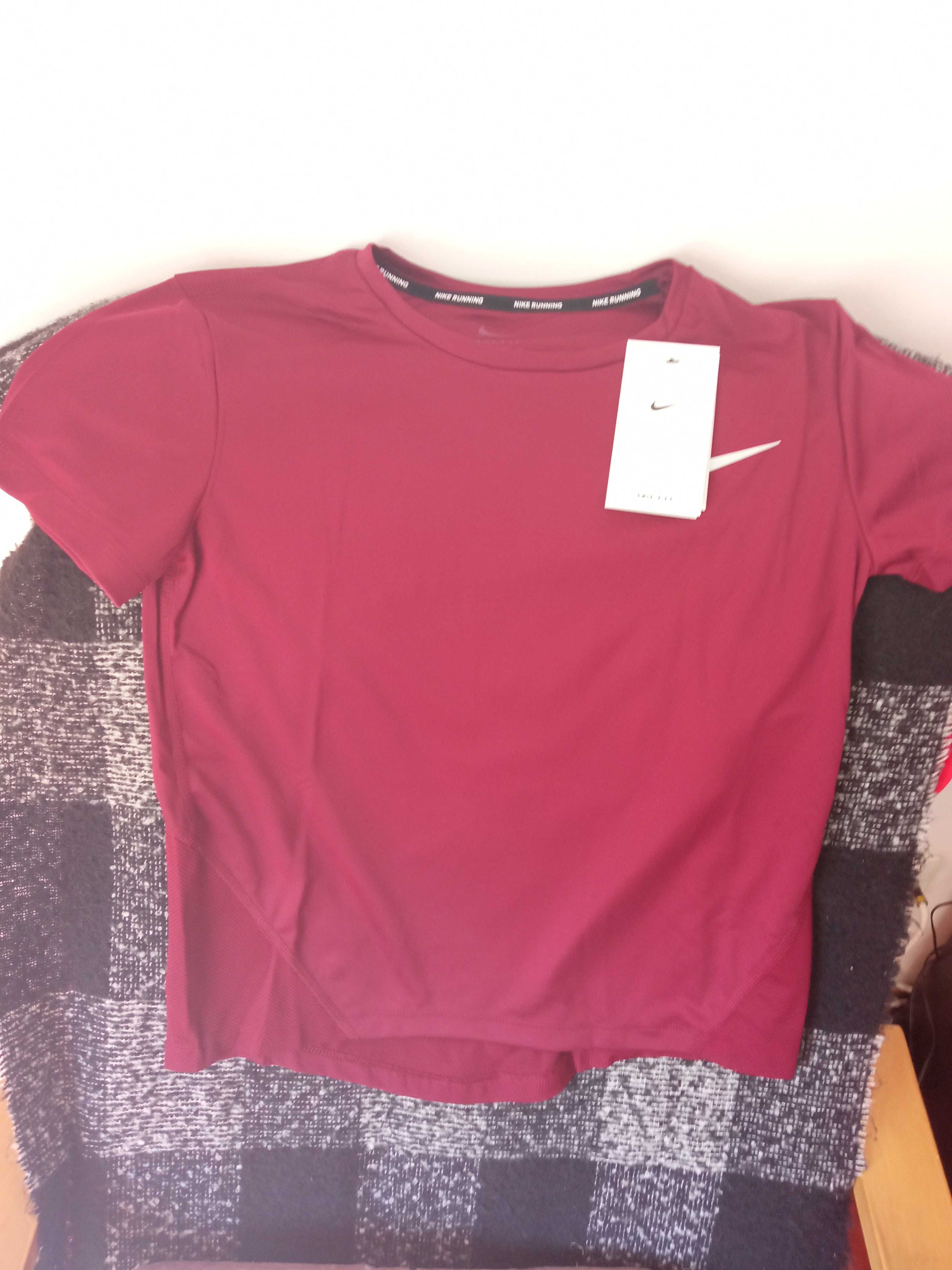 Camisola , Marca Nike, Tamanho XS, Com etiqueta, embalada