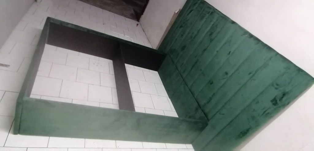 Estrutura de cama almofadada