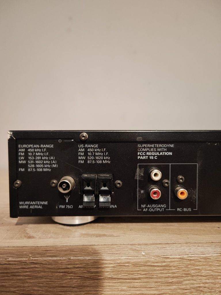 Grundig T302 Jest to urządzenie elektroniczne służące do odbierania sy