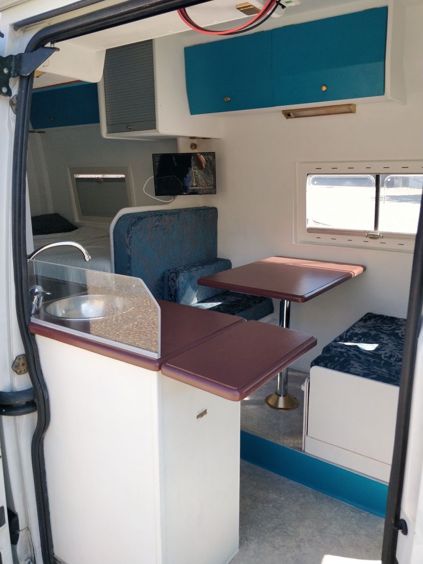 Aluga-se Autocaravana Renault Master – 6 Lugares | 100% Off-Grid