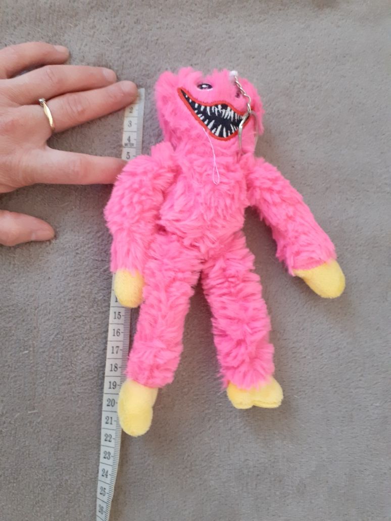 Huggy Wuggy Poppy Playtime Pluszowa zabawka – różowa. 22 cm. Wysyłka.