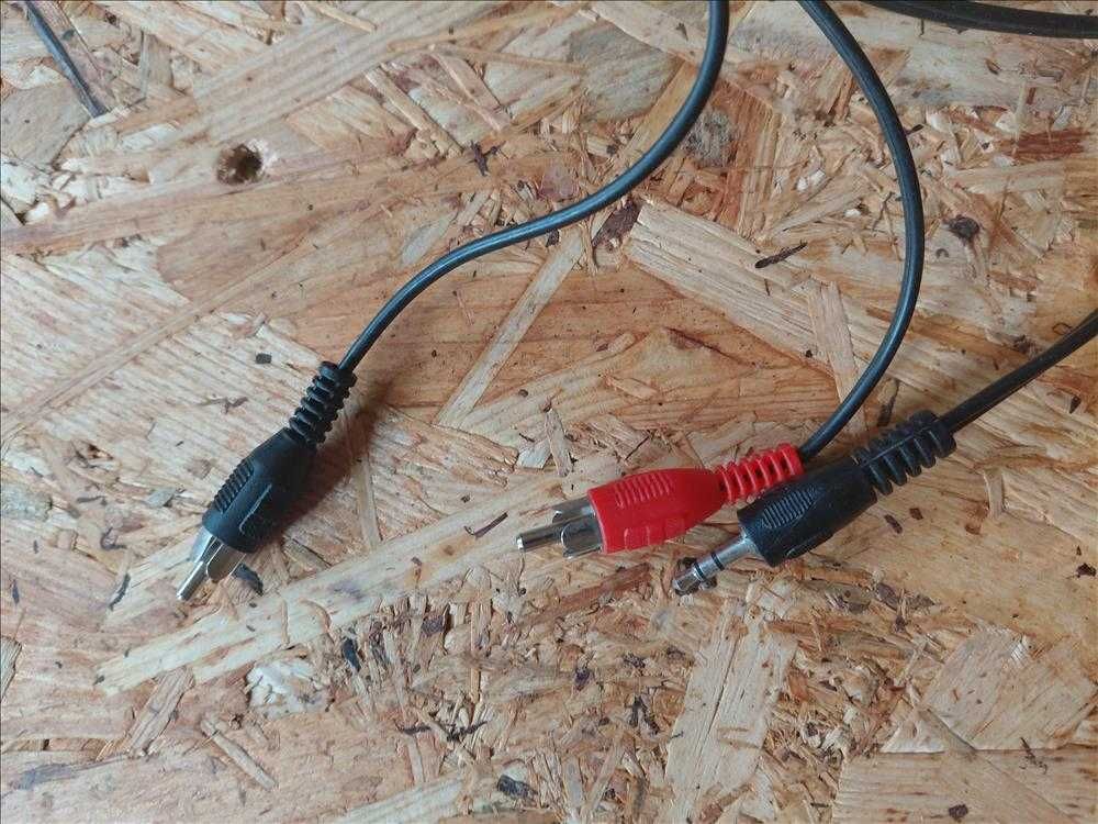 Kabel RCA połączony z adapterem na wtyk jack 3,5 mm (1.5m)