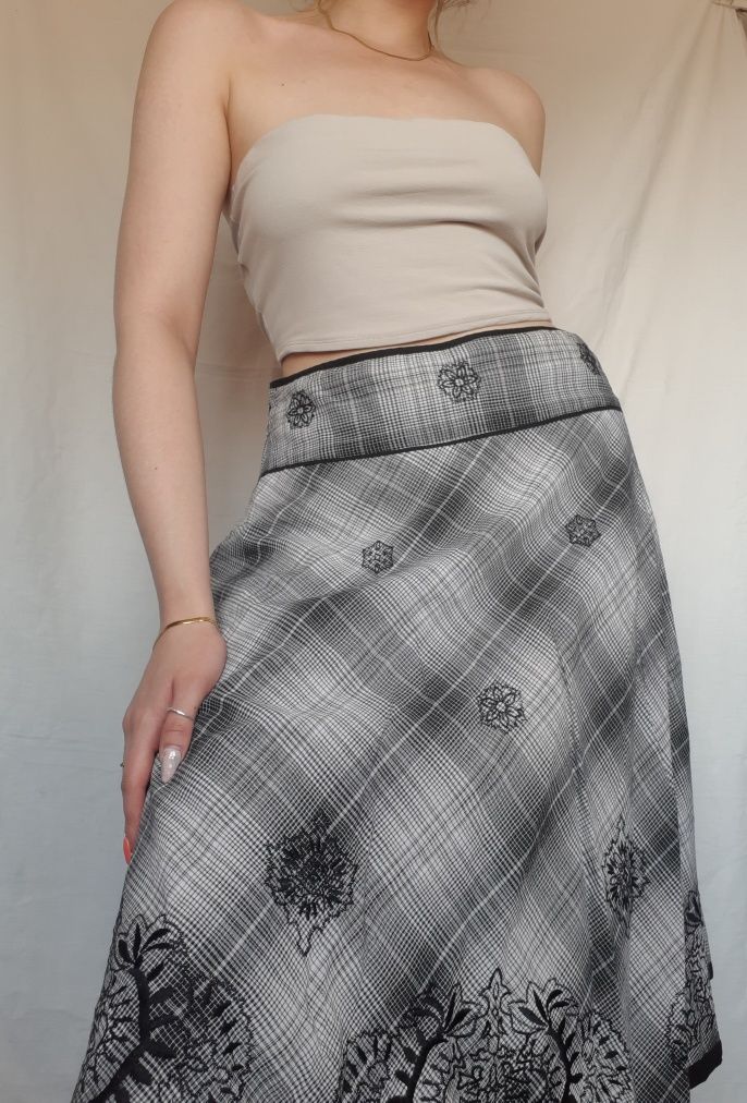Bialo czarna spódnica w drobną kratke midi 40 L vintage y2k alternativ
