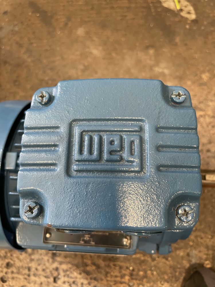 Motor trifasico novo