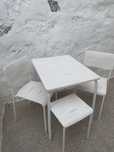 Conjunto Exterior Branco: mesa + 2 cadeiras + banco