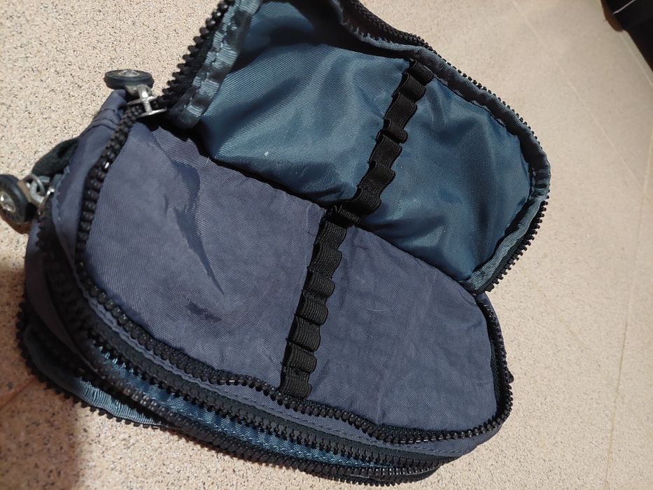 Vendo estojo azulado