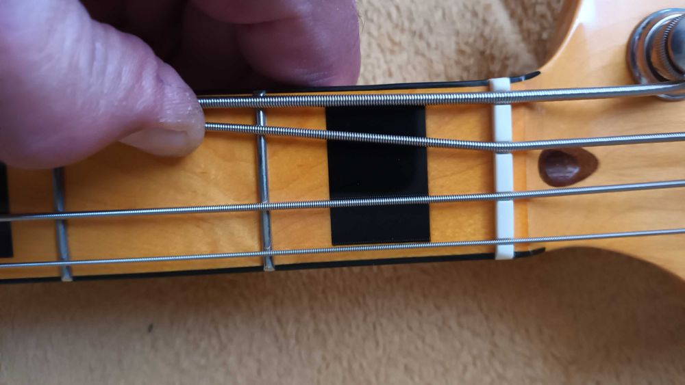 Gitara  Basowa JAZZ BASS SQUIER by Fender  Natural  jak Nowa