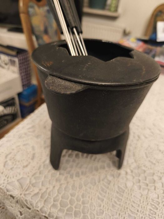 Zestaw turystyczny żeliwne naczynie