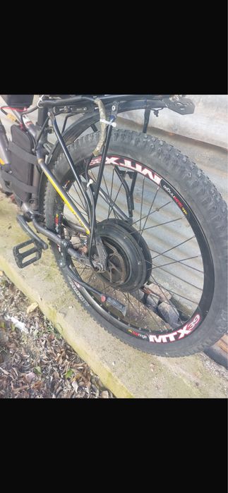 Bicicleta eletrica com carregador presiza de memutesao