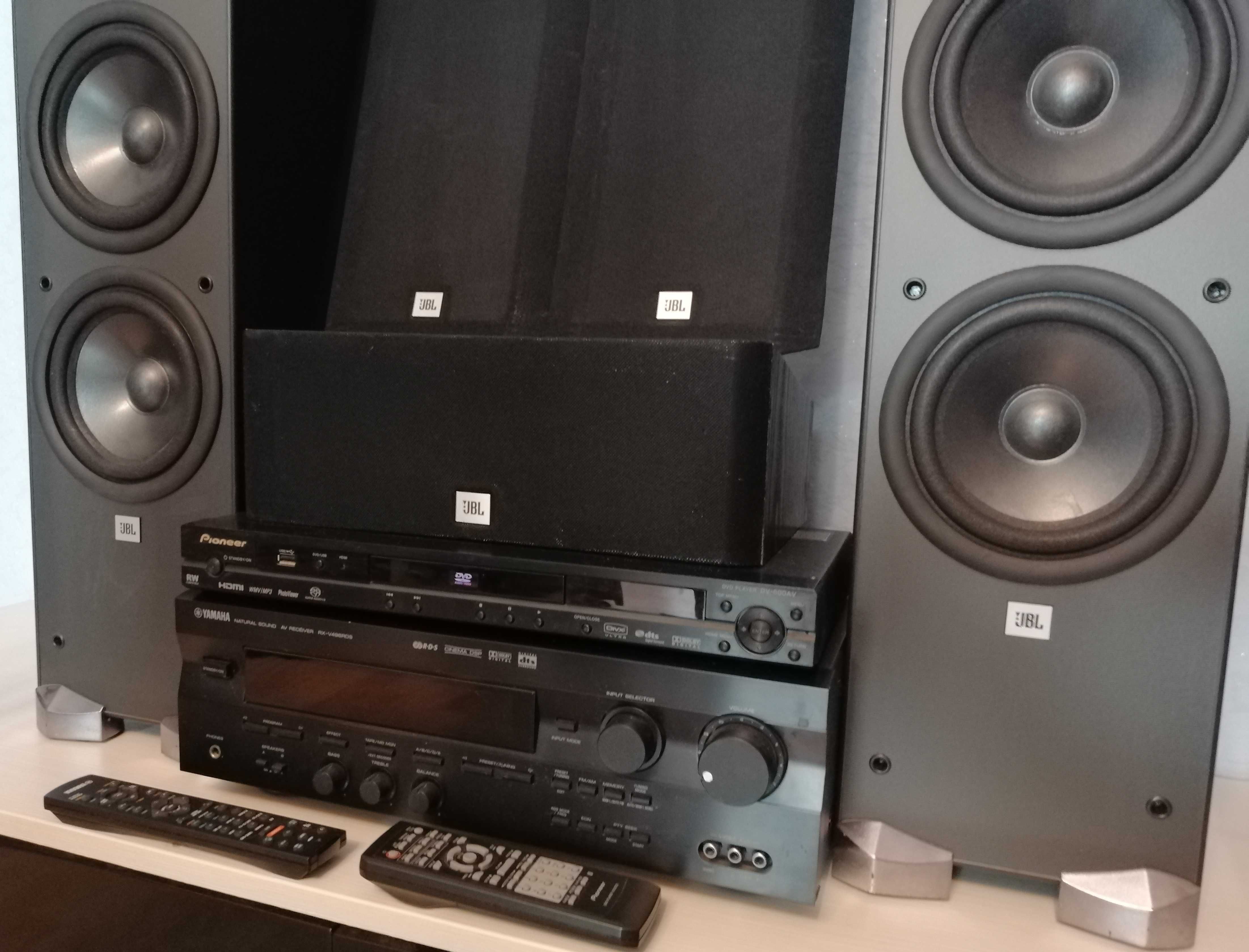 Акустика JBL, ресивер Yamaha RX-V496RDS і DVD Pioneer DV-600VA