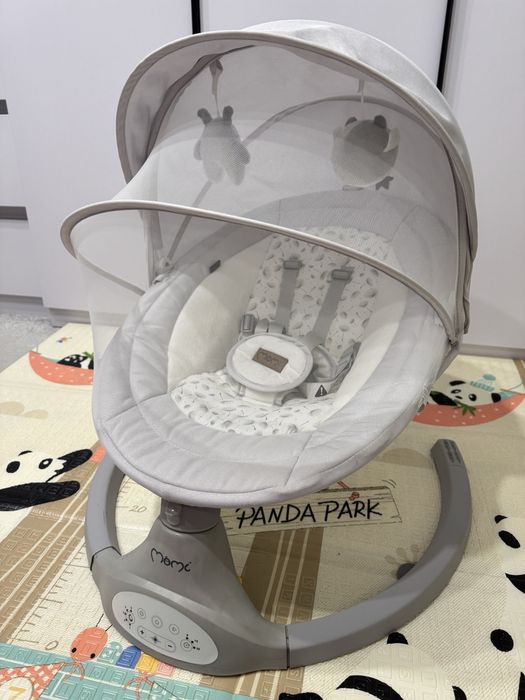 Заколисуючий цент MoMi Lami Light Grey