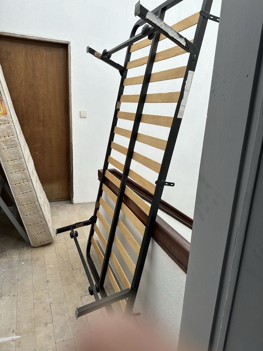 Vendo estrado e colchao como novo