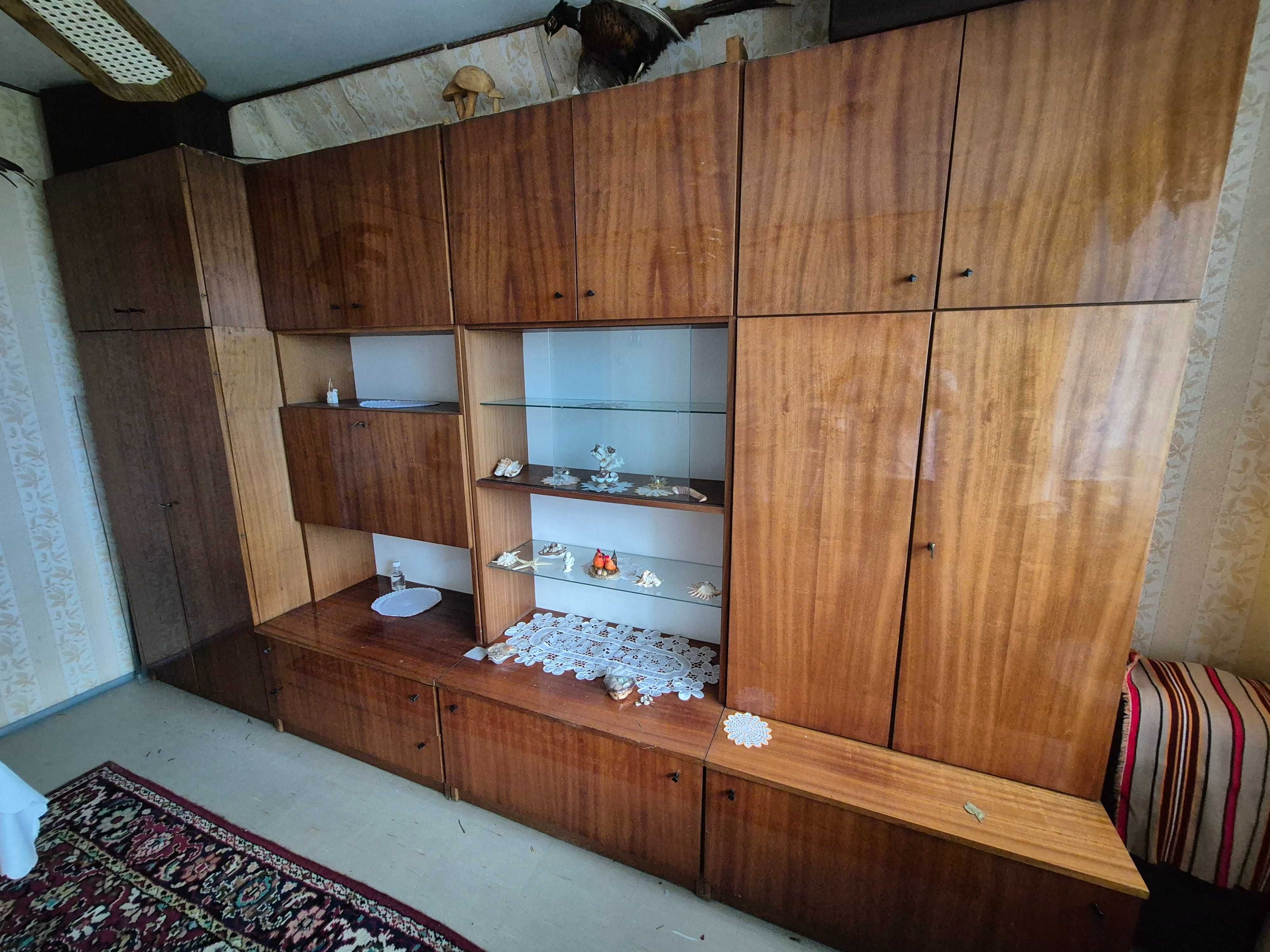 Oddam za darmo trzy zestawy mebli