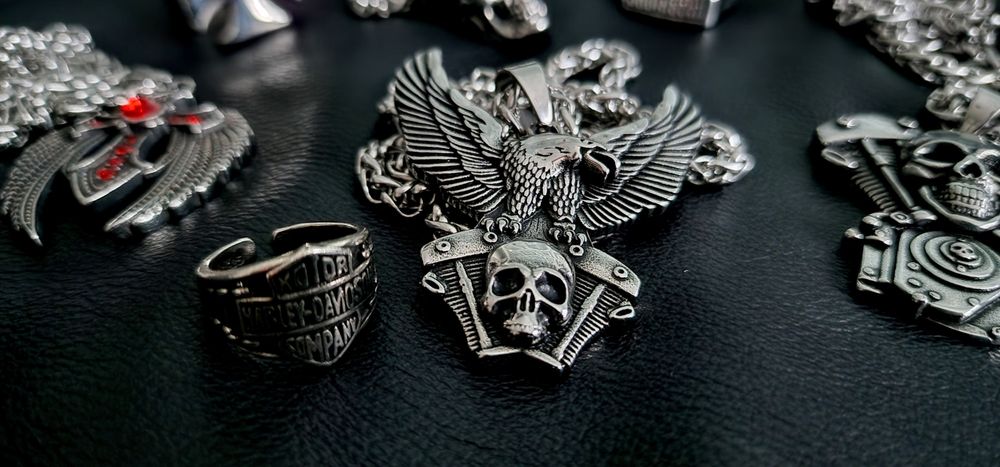 Atrakcyjny wisiorek zawieszka czaszka orzeł chopper motocyklowy Harley