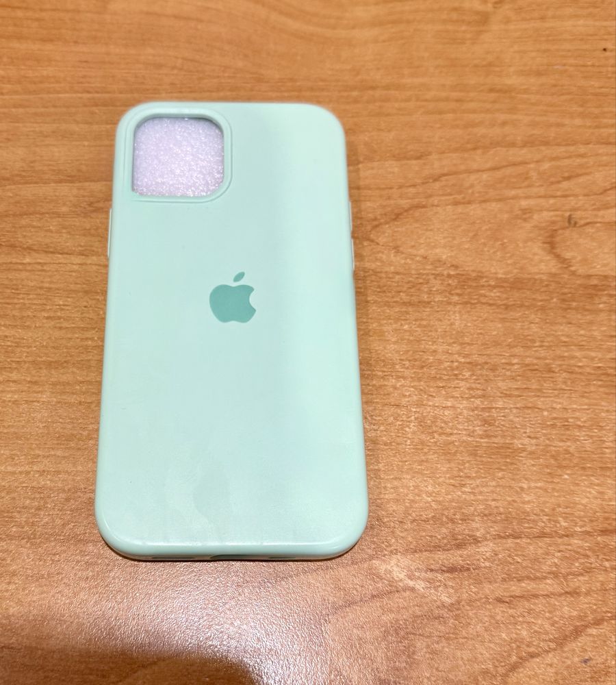 Продам набір із 5 чохлів на iPhone 12 Pro за суперціною - 150 !