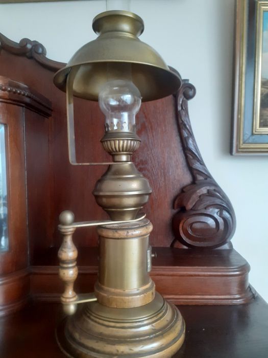 Piękna lampa stojąca