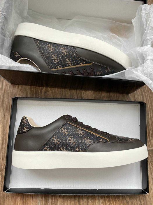 Кросівки Guess PARMA 4G розмір 45