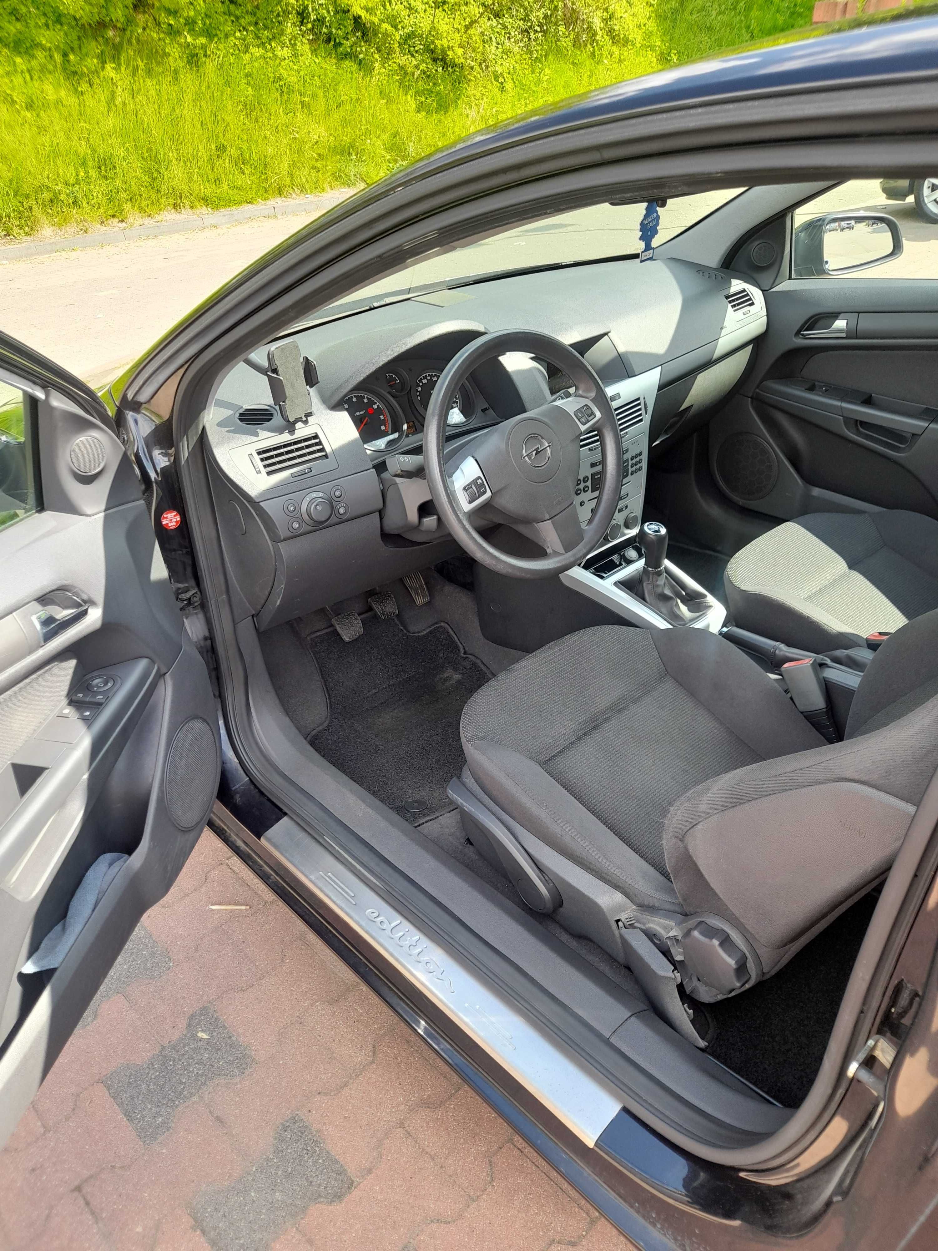 Opel Astra GTC 1.6 stan bdb