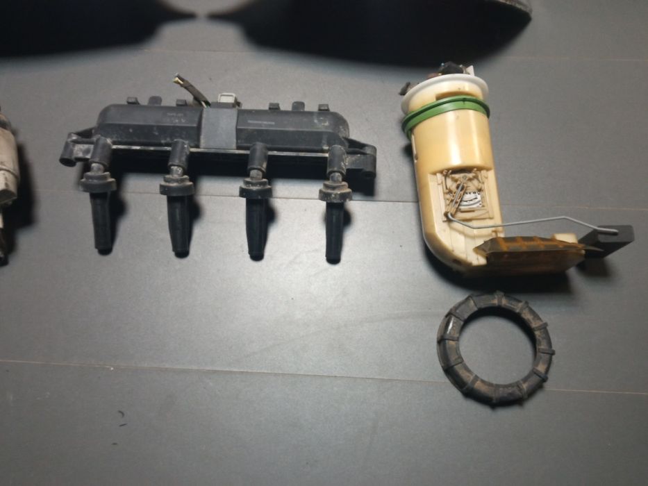 Citroen Saxo 1.1 rozrusznik alternator monowtrysk cewka lampy pompka