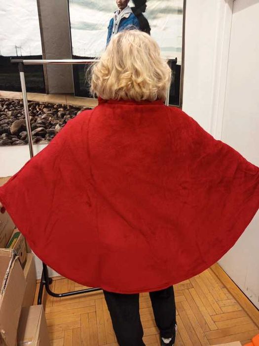 #763 Nowe ciepłe pluszowe ponczo damskie Avon