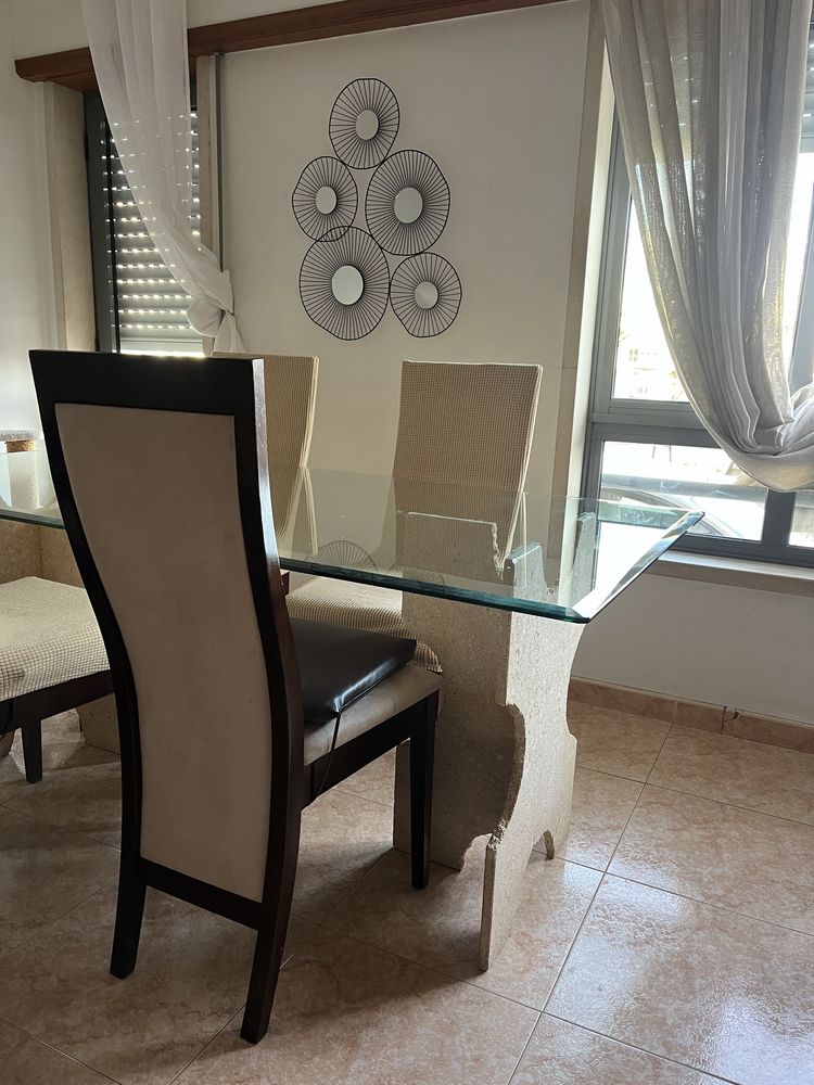 Conjunto mesa e 4 cadeiras
