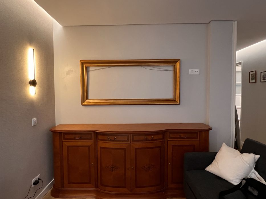 Aparador Neoclássico em Madeira de Nogueira – Elegância e Qualidade