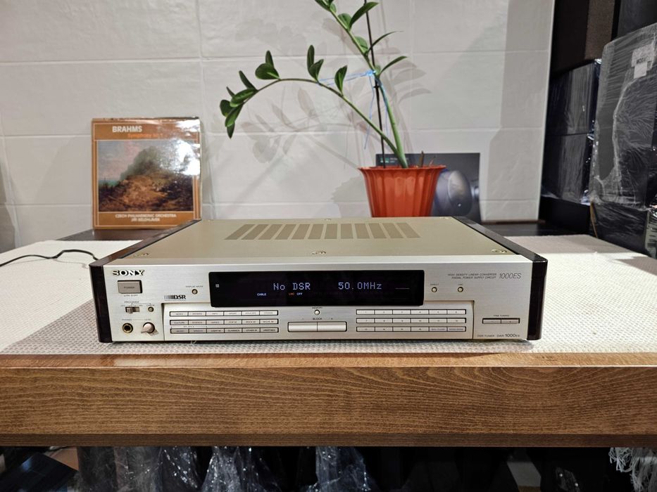 Цифровий тюнер Sony DAR-1000es