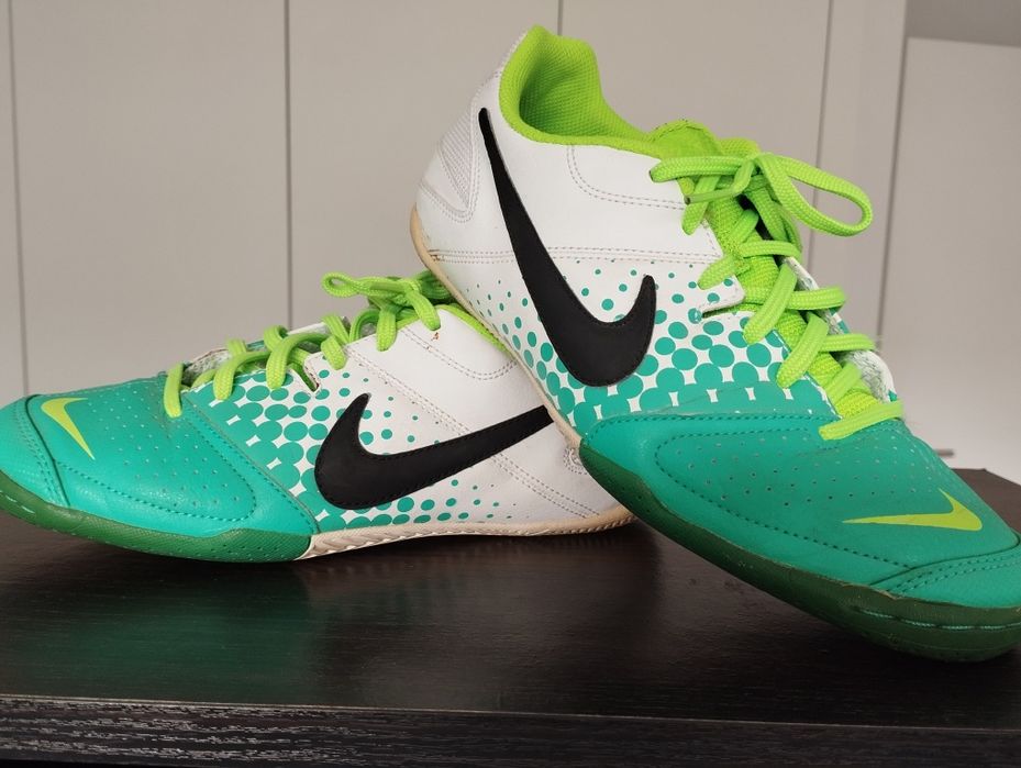 Tenis de futsal Nike 5