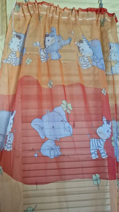 Zasłonki firanki do pokoju dziecięcego