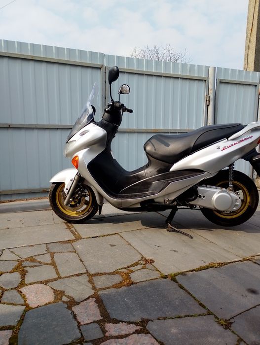 Продам скутер Сузукі авеніс 150