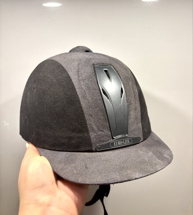 Kask jeździecki zamszowy czarno - szary 54 cm  Euro-Lite