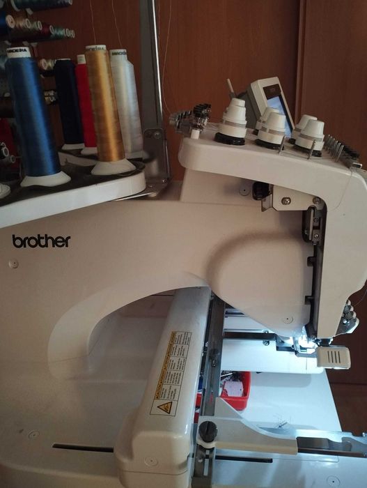 Máquina de Bordar Semi-Industrial Brother PR655 Entrepreneur