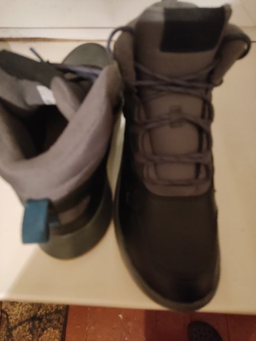 Продам кросовки ботинки адидас