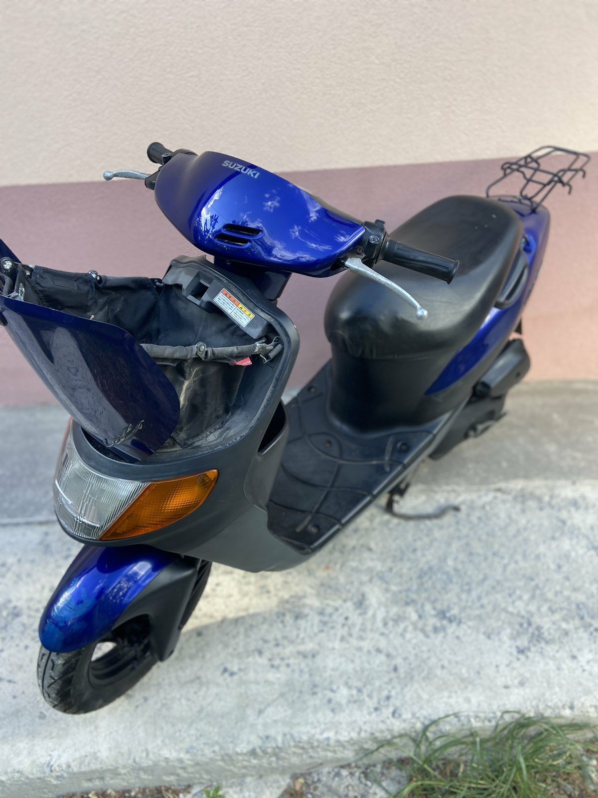 Suzuki lets 1 з контейнера скутер