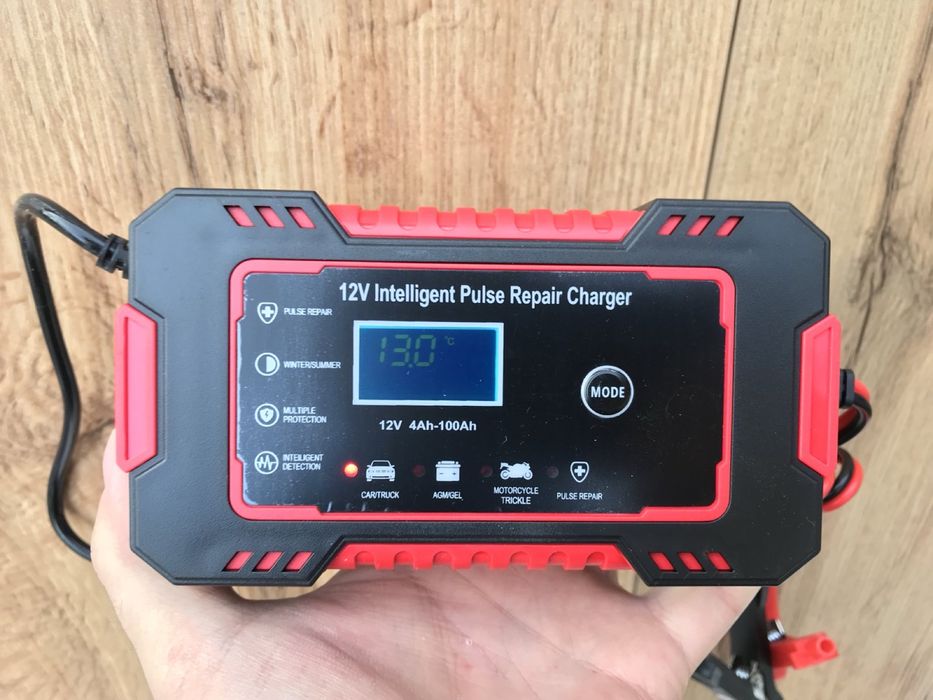 Розумний зарядний пристрій для автомобільного аккумулятора/12В-6А