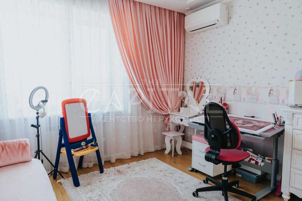 Продажа 4- комнатной квартиры левый берег ! жк Садовий !