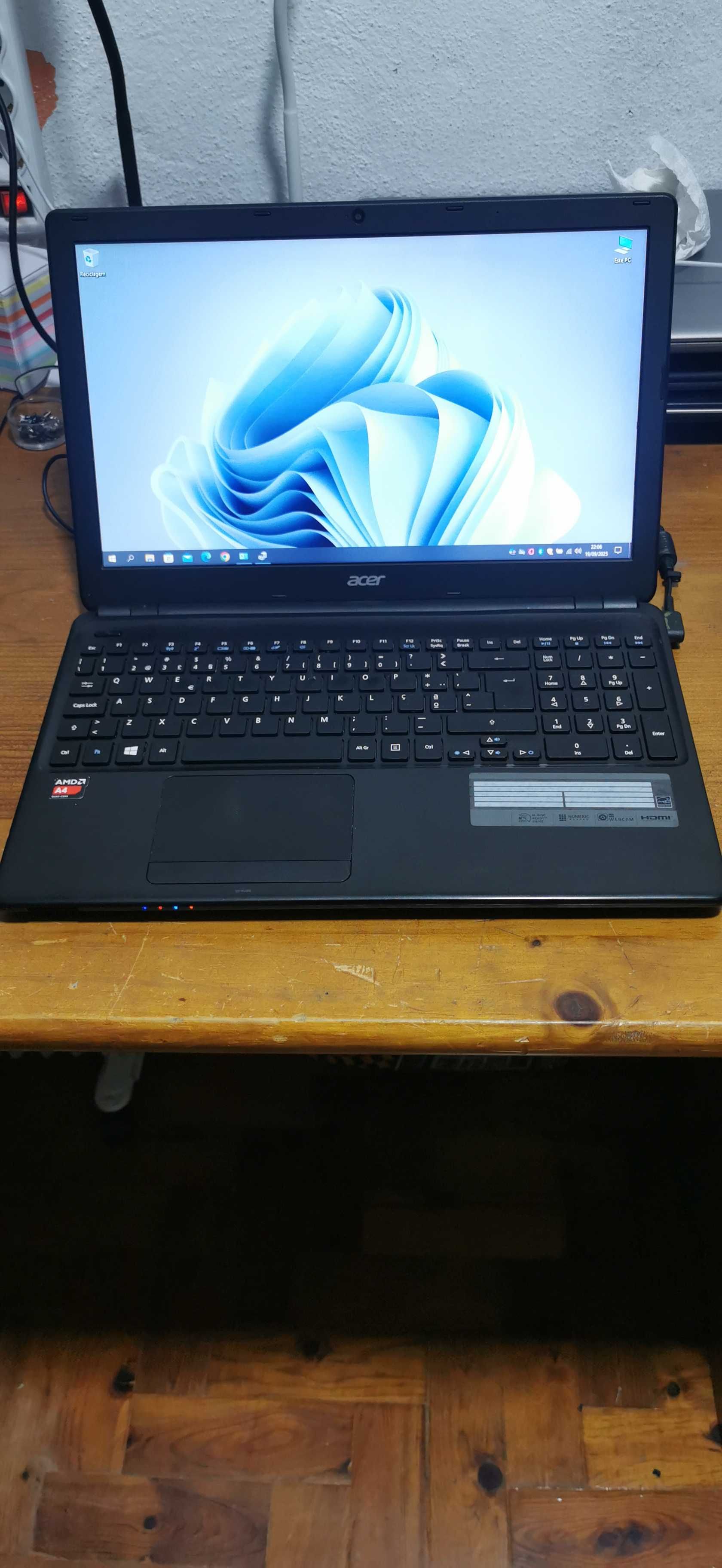 Acer Aspire E1-522