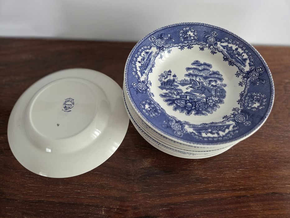 Pratos Sacavém, Estátua azul