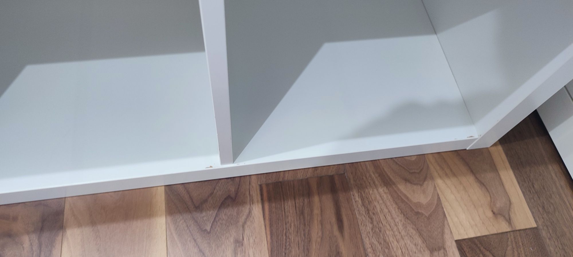 Estante IKEA Kallax com 4 caixas