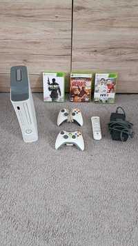 Konsola Xbox360 / Xbox 360 ( 250GB ) + 2 pady +pilot + 3 gry +zasilacz