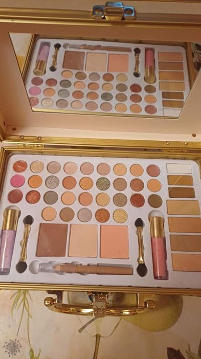 Cienie do powiek kuferek