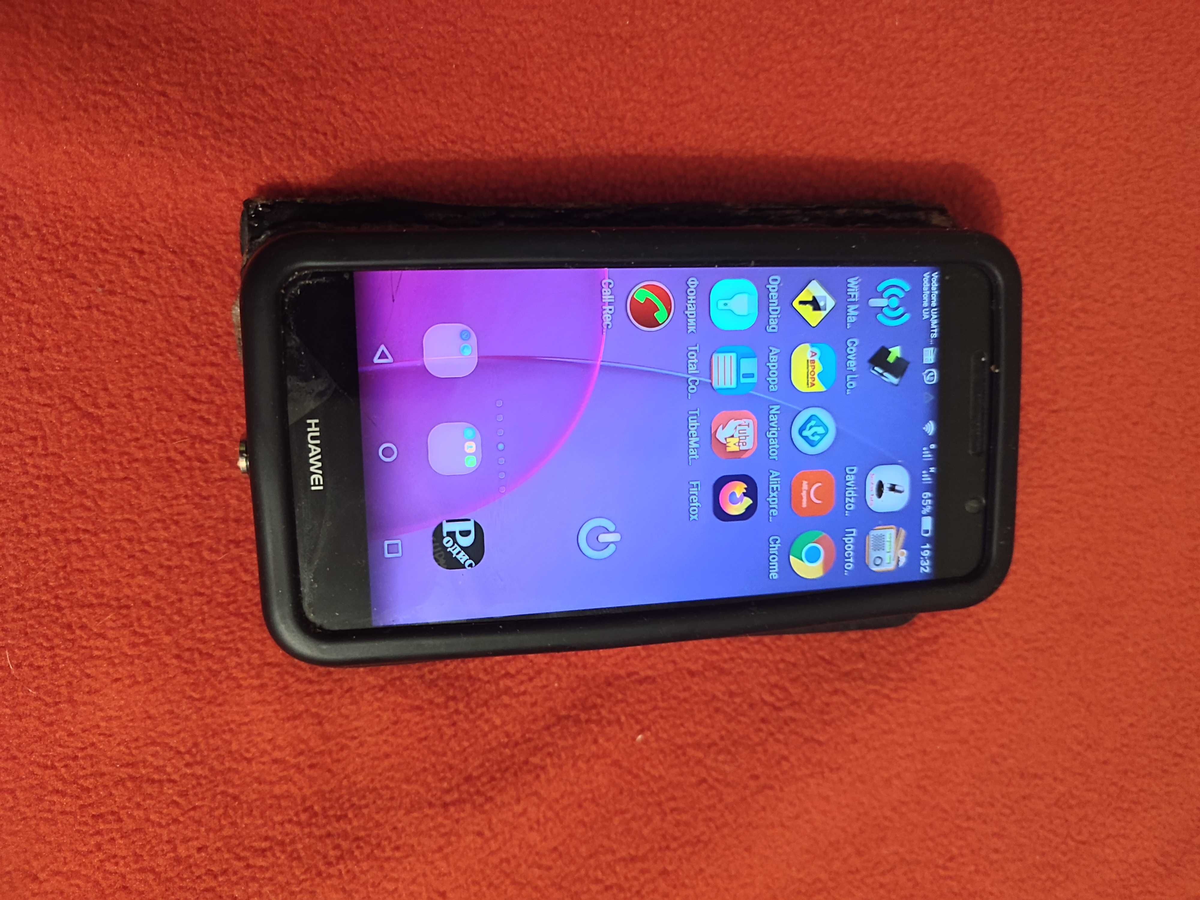 Смартфон HUAWEY TIT 002, озу 2 гб, 4 ядра, 16 гб память.