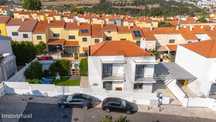 Moradia T3+1 em Queijas – Modernidade, Funcionalidade e Conforto | Úni