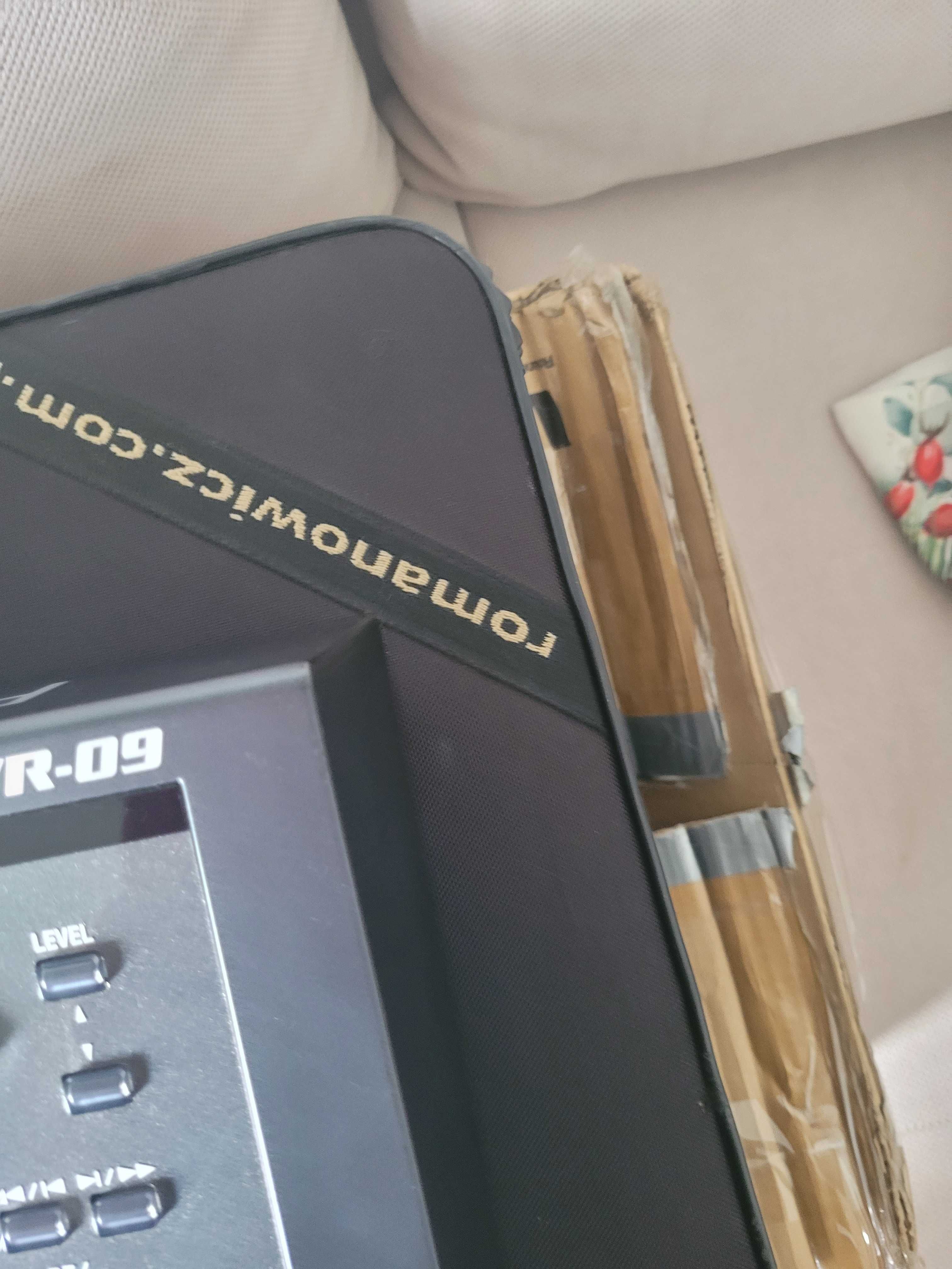 Roland  VR 09 syntezator